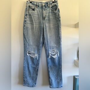 American Eagle distressed mom jeans! Size 4 regular